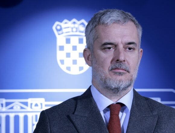 Raspudić efektno odgovorio ljevici: Ustaše su među vama – naveo tko je sve od njih što pjevao i govorio Raspudić efektno odgovorio ljevici: Ustaše su među vama – naveo tko je sve od njih što pjevao i govorio