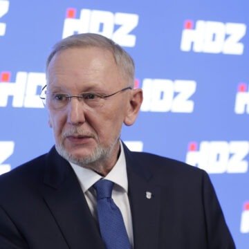Božinović se na HDZ-ovoj tribini pohvalio smanjenjem broja ilegalnih migranata: Pravo je pitanje zašto je do sada naša granica bila poput švicarskog sira?
