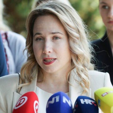 Marija Selak Raspudić o javnom prijevozu: Tomaševićevi busevi voze bez voznog reda. Građani sjede na postajama i nagađaju