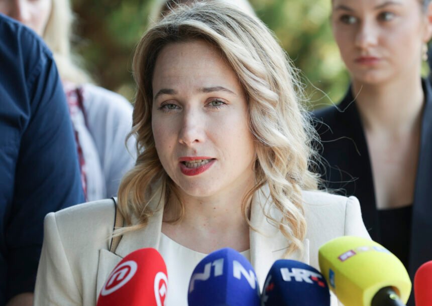 Marija Selak Raspudić o javnom prijevozu: Tomaševićevi busevi voze bez voznog reda. Građani sjede na postajama i nagađaju
