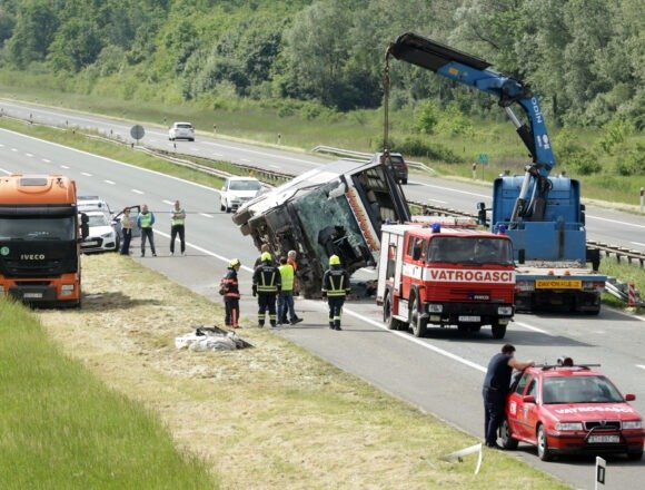 Ovo su upute: Što kada vaš automobil udari stranac? Evo što prvo napraviti i kome trebate – prijaviti štetu Ovo su upute: Što kada vaš automobil udari stranac? Evo što prvo napraviti i kome trebate – prijaviti štetu