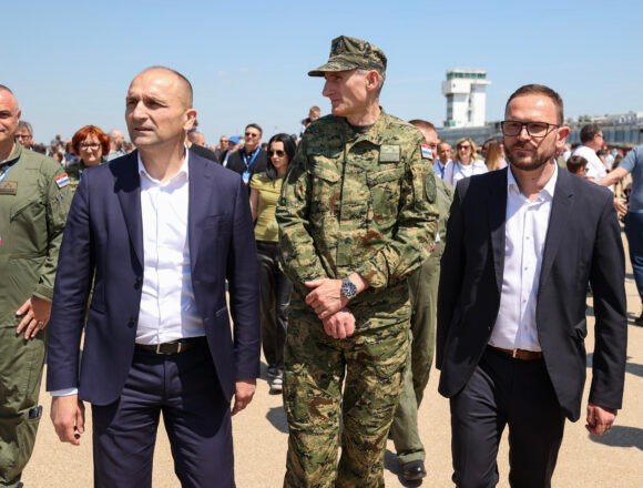 TKO PAKIRA MINISTRU: Napadaju Natašu Tramišak, a zapravo ciljaju na Anušića TKO PAKIRA MINISTRU: Napadaju Natašu Tramišak, a zapravo ciljaju na Anušića