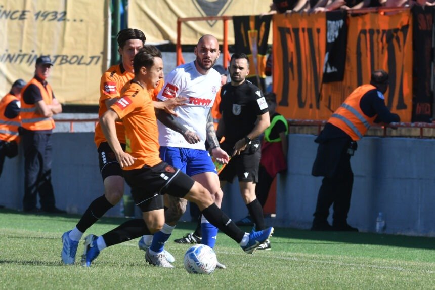 Huliganizam na djelu: Torcida “zapalila Šibenik” i pogodila svog vratara bengalkom