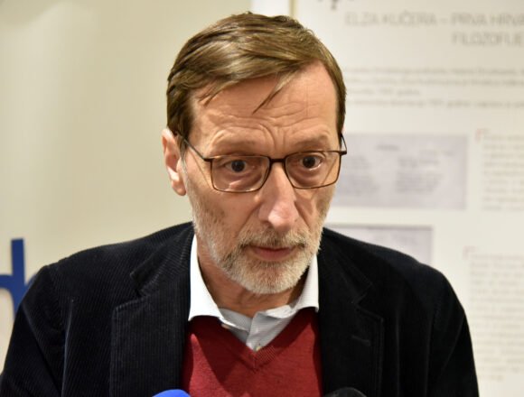 Novinar “sasjekao” Miru Gavrana: Mačak Feliks mu je bitniji od Matice hrvatske Novinar “sasjekao” Miru Gavrana: Mačak Feliks mu je bitniji od Matice hrvatske