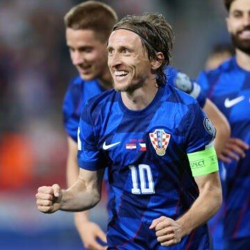 Briljantni Vatreni razmontirali borbene Čehe: Vrata Amerike su nam širom otvorena. Osječani uz Thompsona ispratili Dalićeve momke