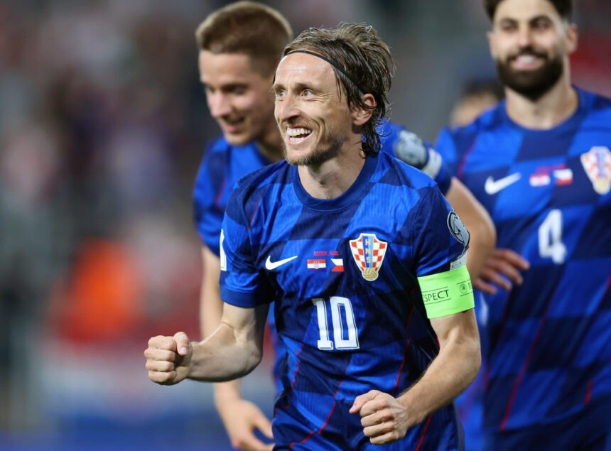 Briljantni Vatreni razmontirali borbene Čehe: Vrata Amerike su nam širom otvorena. Osječani uz Thompsona ispratili Dalićeve momke