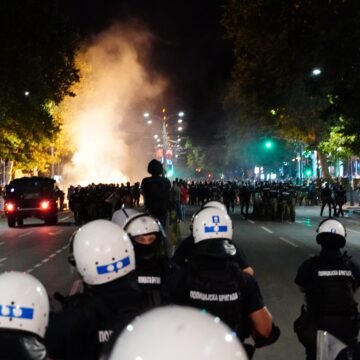 Drama u Beogradu: Sukob policije i prosvjednika.  Ima i ozlijeđenih