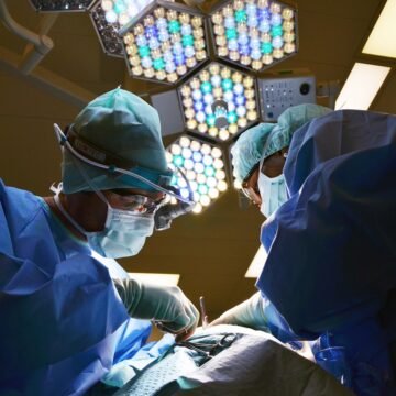 Korupcija: Za mito od 1.000 eura operirali ljude preko reda, i to nije sve… – istražitelji ih mjesecima snimali