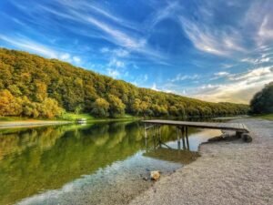 Bajkovita plaža na Kupi: Zelena boja rijeke će vas uvijek osvježiti. A do nje se može i - autobusom ZET-a, fotografija