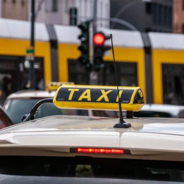 Kakva sramota: Taksist u Splitu htio strankinji naplatiti 300 eura za vožnju od 25 km – došla i policija. Što rade inspektori?