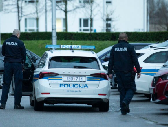 Sumrak hrvatskog novinarstva: Mediji skrivaju identitet ubojice, a policija šuti. Boji li se i ona kumoubojice iz Dubrave? Sumrak hrvatskog novinarstva: Mediji skrivaju identitet ubojice, a policija šuti. Boji li se i ona kumoubojice iz Dubrave?