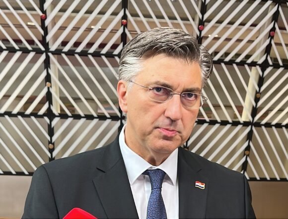 DOBRO SE “STESAO”: Plenković otkrio što je izbacio iz prehrane – ali liječnici upozoravaju na jedan problem DOBRO SE “STESAO”: Plenković otkrio što je izbacio iz prehrane – ali liječnici upozoravaju na jedan problem