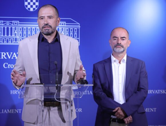 Peternel traži smjenu pručke pravobraniteljice zbog izjave o koncertu Marka Perkovića Thompsona: Radi protiv naroda Peternel traži smjenu pručke pravobraniteljice zbog izjave o koncertu Marka Perkovića Thompsona: Radi protiv naroda