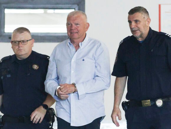 Petrač doveden u Uskok: Na rukama imao lisice, iznio kratku obranu, njegov odvjetnik objasnio što sada slijedi Petrač doveden u Uskok: Na rukama imao lisice, iznio kratku obranu, njegov odvjetnik objasnio što sada slijedi