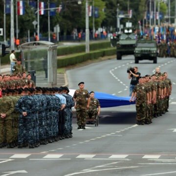Djeca branitelja na mimohodu: Otac nestao u ratu, brata od 14 godina ubili u Vukovaru