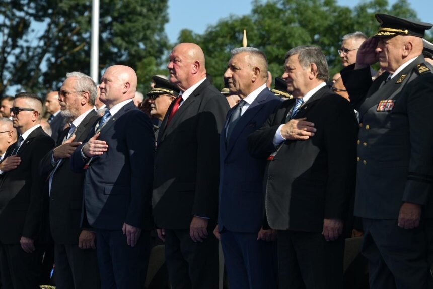 Generala Gotovinu savladale emocije uz Thompsonovu pjesmu: Godinama su mladi ljudi živjeli u dolini smrti