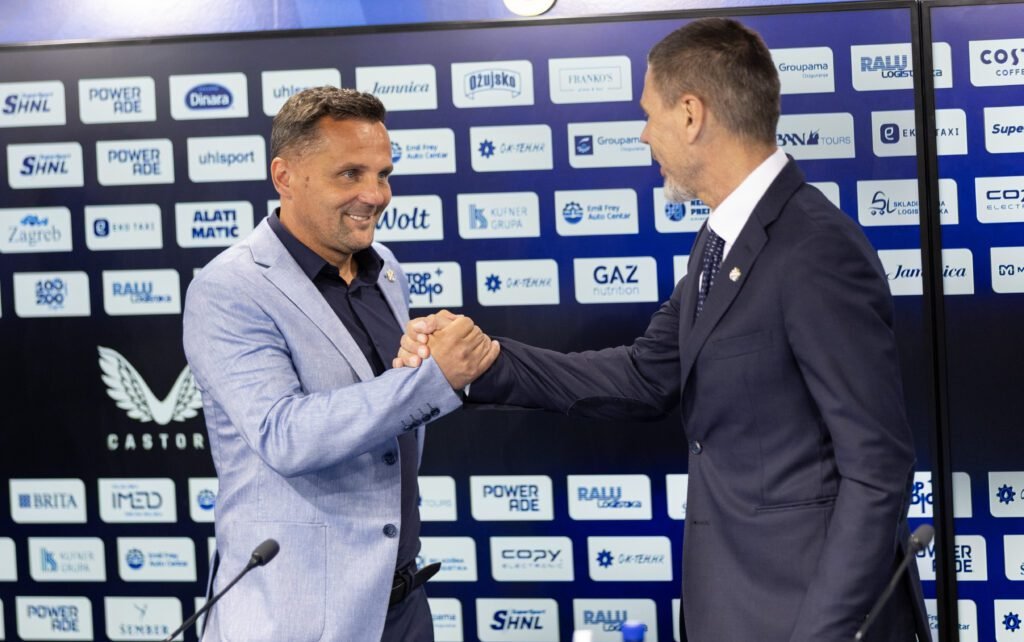 Mario Kovačević trener Dinama pozdravlja se s Zvonimirom Bobanom