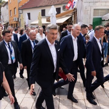 Plenković o pozdravu “Za dom spremni”: Treba ga kažnjavati kad se uzvikuje u Saboru