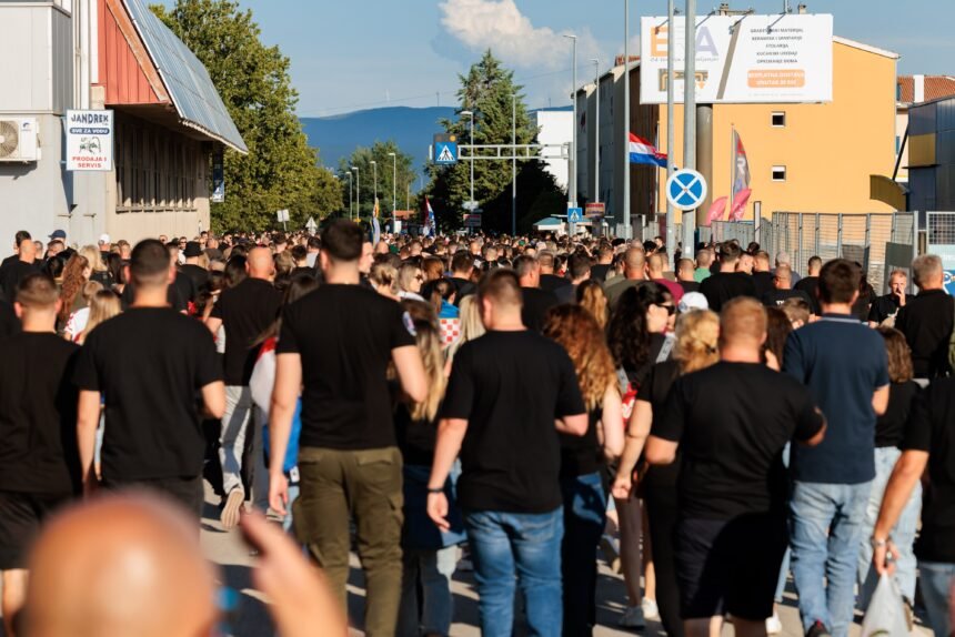 Sve spremno za veliki Thompsonov spektakl: Hipodrom pod opsadom, stiglo 150.000 ljudi