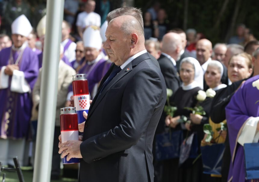 Ministar Medved: Naša je dužnost osuditi zločine i pokopati svaku žrtvu
