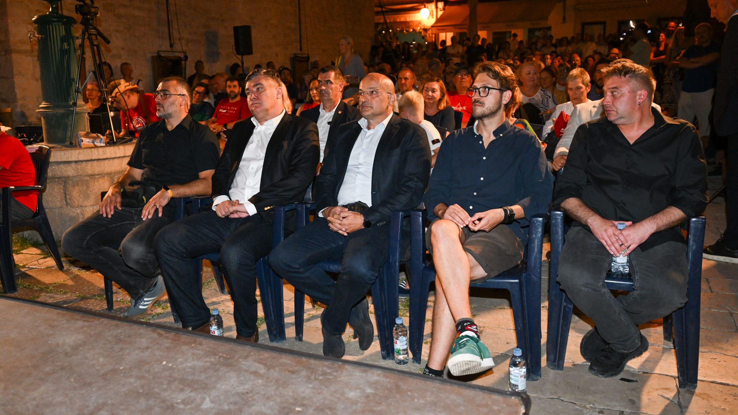 Voda kao luksuz: Gradonačelnik Burić zdušno podupire ljevičarski FALIŠ dok Šibenčane žestoko udara po džepu Voda kao luksuz: Gradonačelnik Burić zdušno podupire ljevičarski FALIŠ dok Šibenčane žestoko udara po džepu